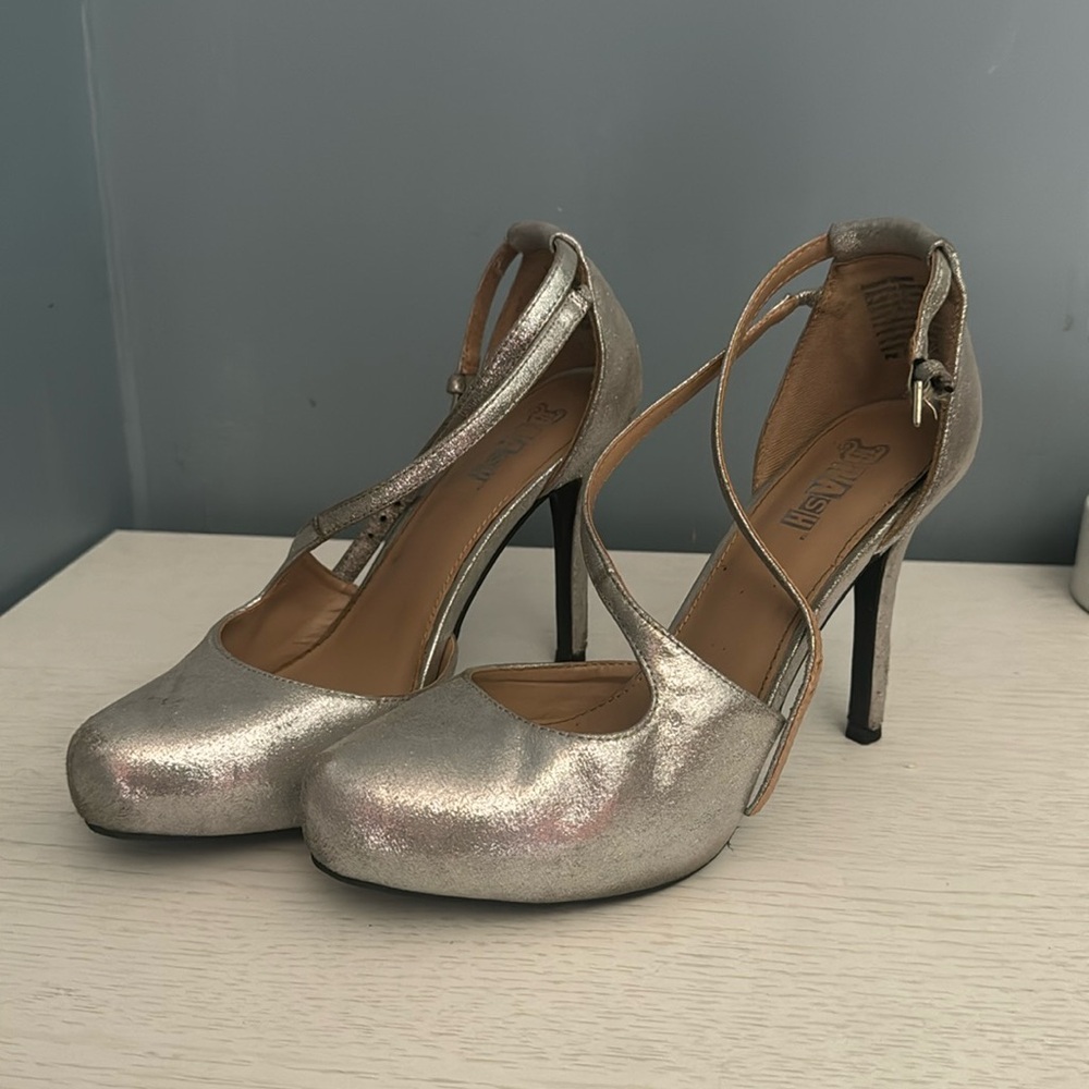 Used women shoe